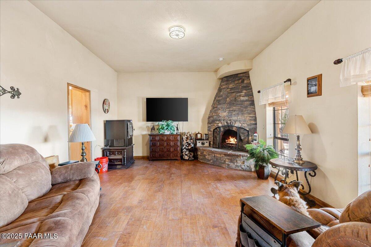 8959 E Lonesome Valley Road