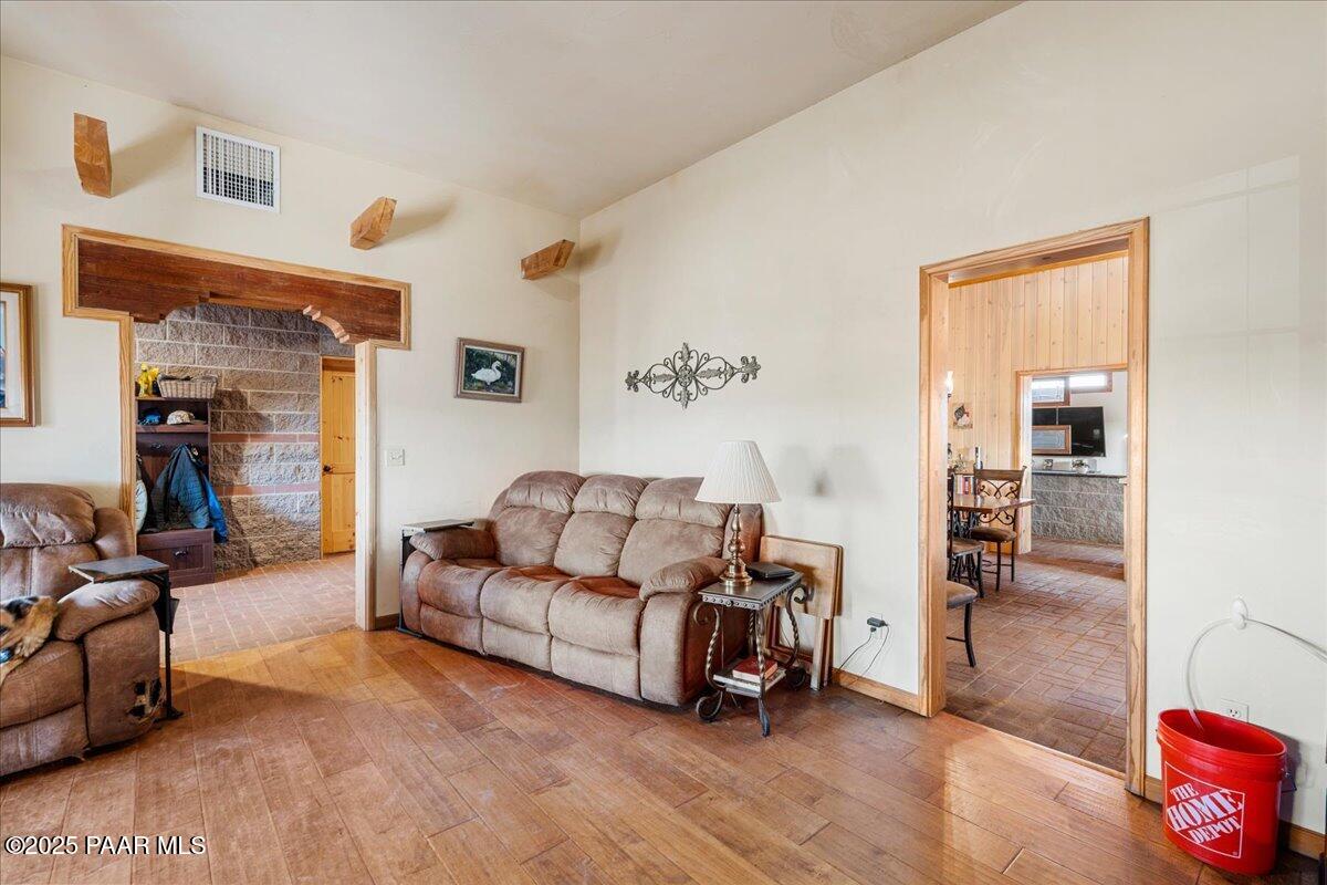 8959 E Lonesome Valley Road