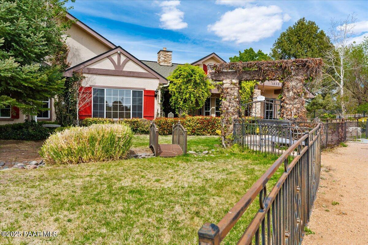 1530 W Ridge Drive