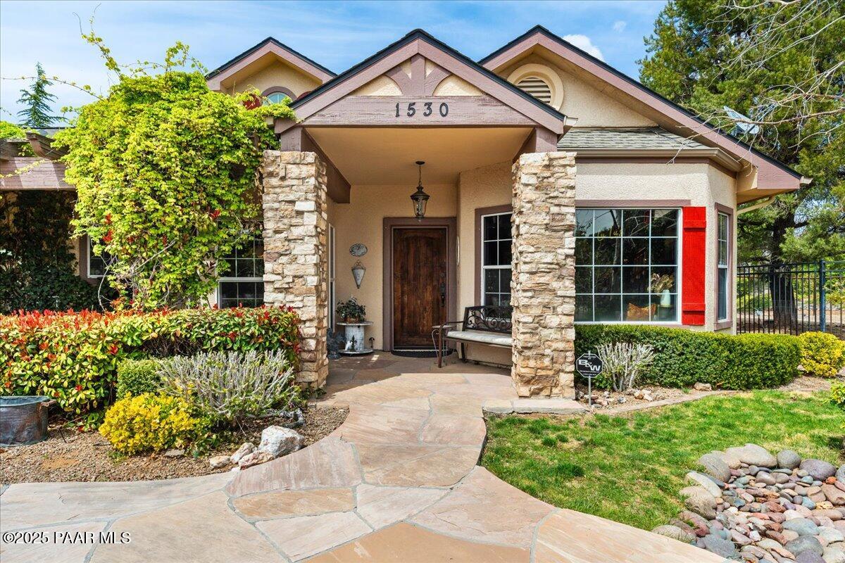 1530 W Ridge Drive