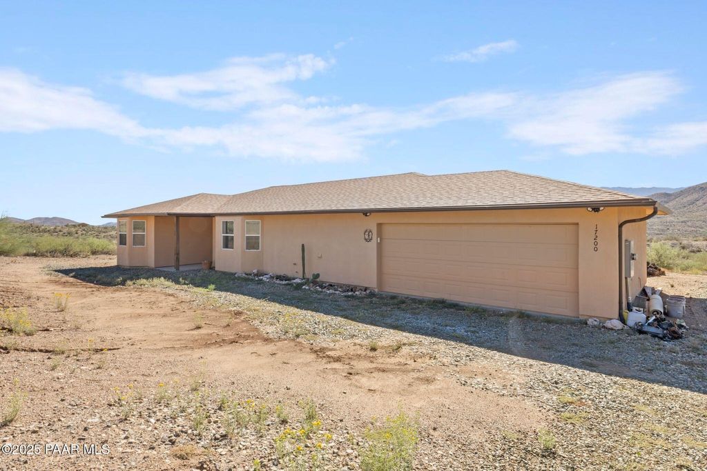 Photo of 17200 S Dripping Springs Road, Mayer, AZ 86333 (MLS # 1076705)
