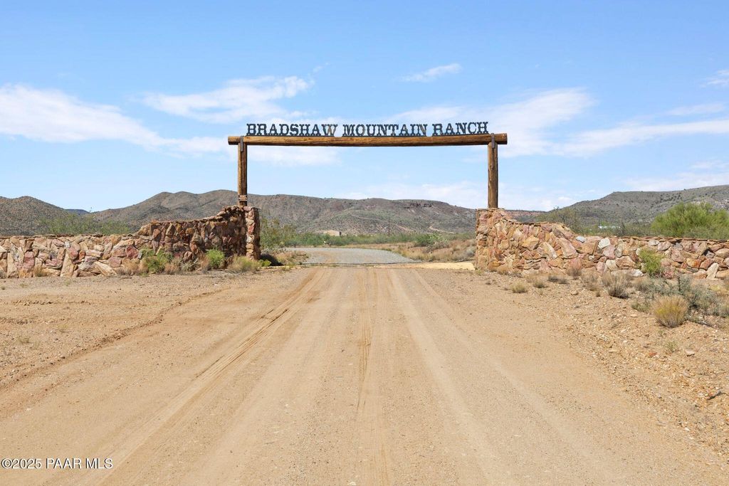 Photo of 17200 S Dripping Springs Road, Mayer, AZ 86333 (MLS # 1076705)
