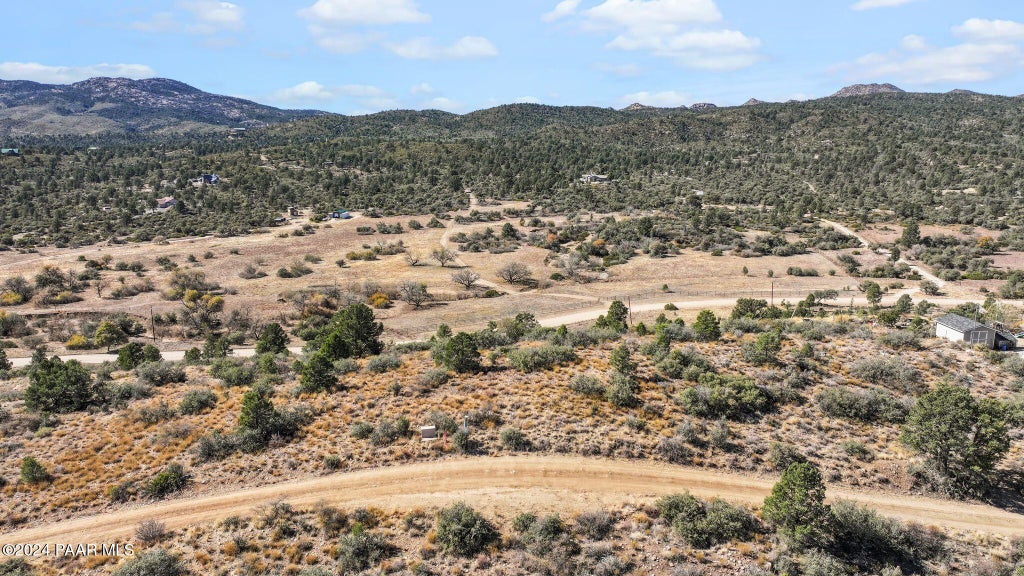 Photo of 17581 S Pinon Lane, Kirkland, AZ 86332 (MLS # 1083725)