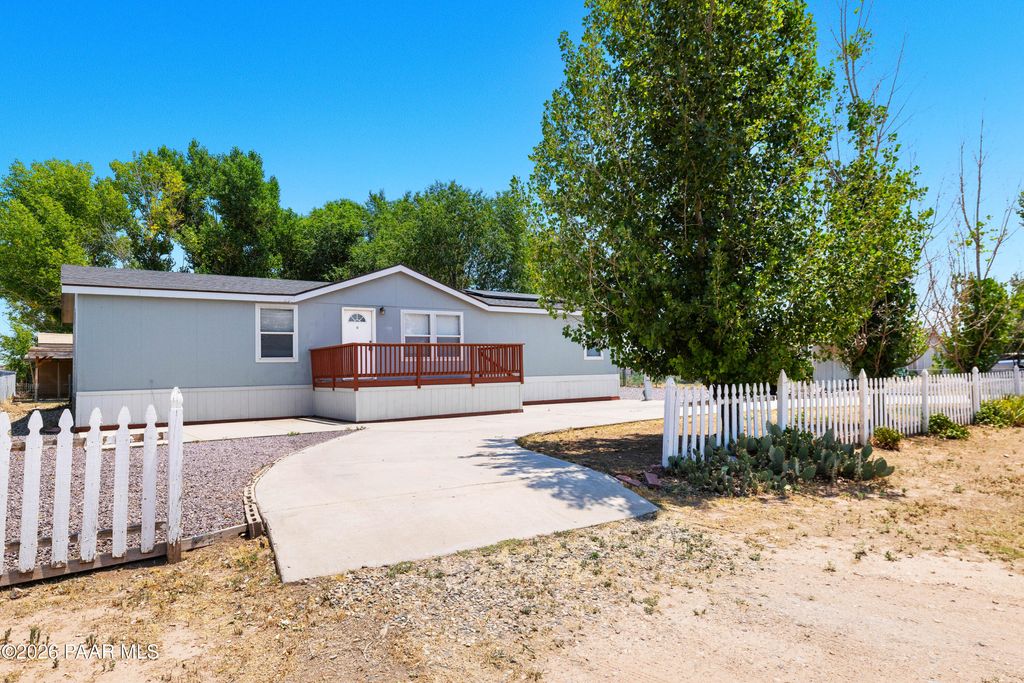 Photo of 24255 N Cleveland Street, Paulden, AZ 86334 (MLS # 1082453)