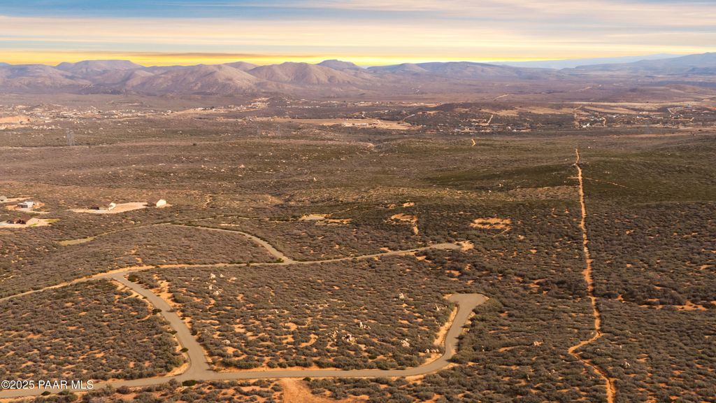 Photo of 402 E Woodland Way, Dewey-Humboldt, AZ 86327 (MLS # 1078400)