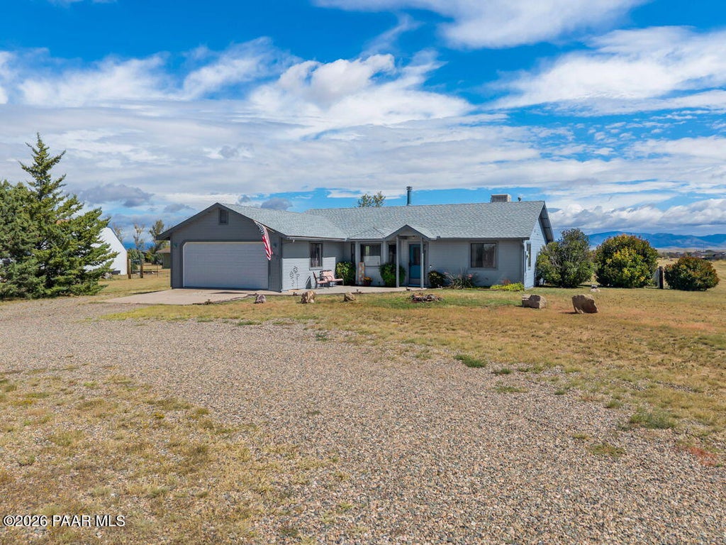 Photo of 647 S Johnson Lane, Chino Valley, AZ 86323 (MLS # 1085436)