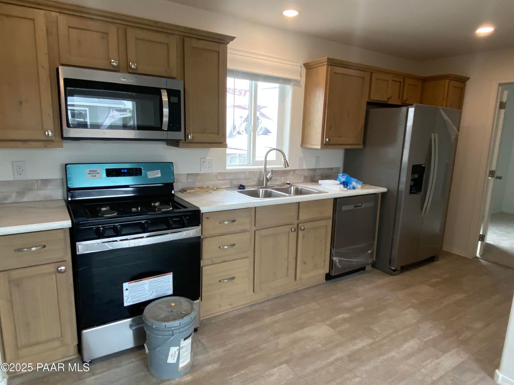 Photo of 215 W Venice Way, Paulden, AZ 86334 (MLS # 1077986)