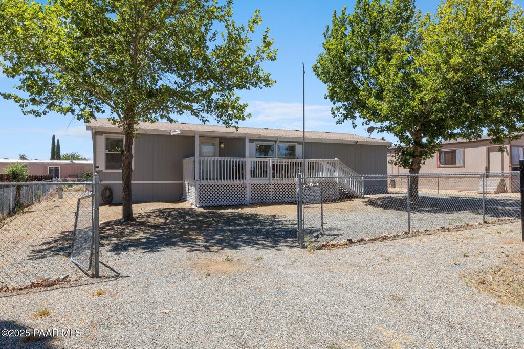 Photo of 17273 E Apricot Lane, Mayer, AZ 86333 (MLS # 1080010)