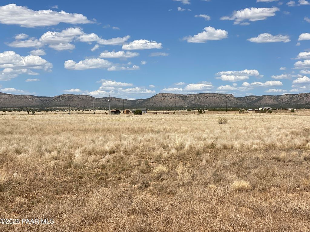 Photo of 3809 W Feldspar Road, Paulden, AZ 86334 (MLS # 1080556)