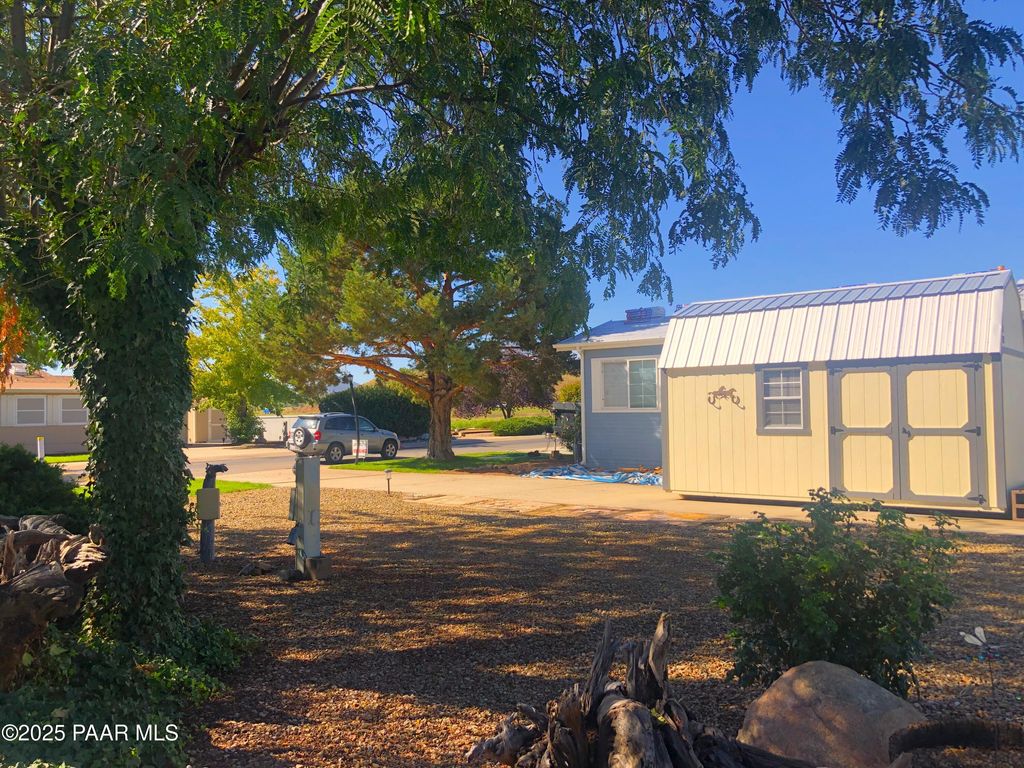 Photo of 792 N Ponderosa Pine Drive, Dewey-Humboldt, AZ 86327 (MLS # 1076802)