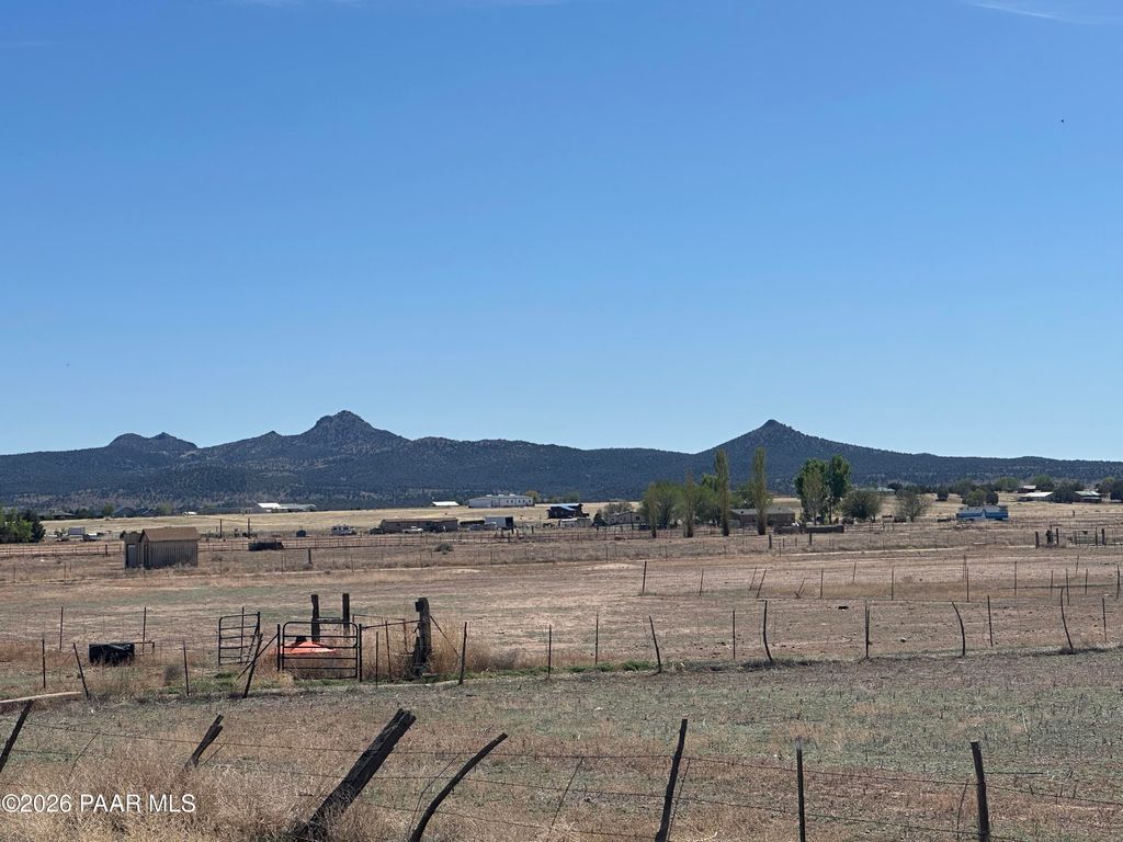 Photo of 3125 W Big Chino Road, Paulden, AZ 86334 (MLS # 1080834)