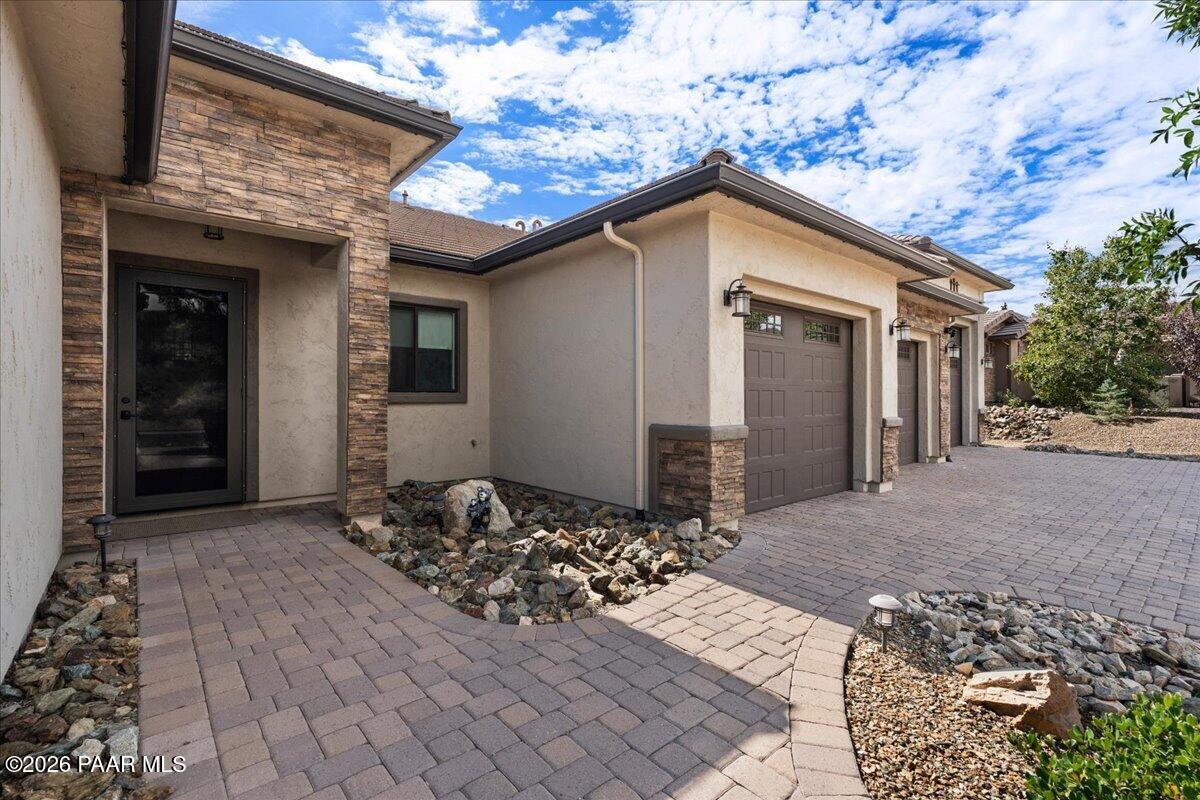 1364 N Cloud Cliff Pass