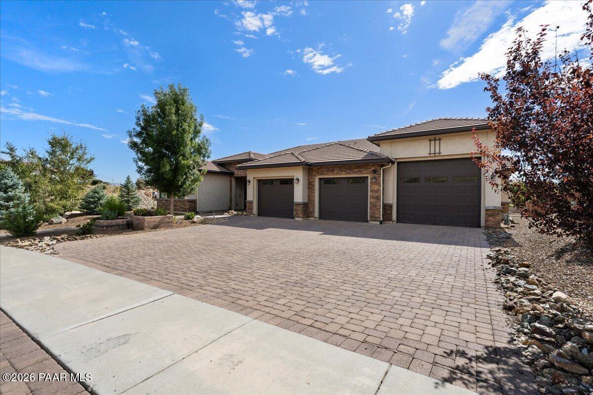 1364 N Cloud Cliff Pass