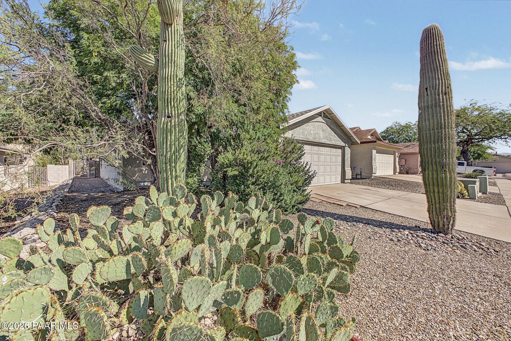 Photo of 10237 E Desert Crossings Way, Tucson, AZ 85747 (MLS # 1085748)