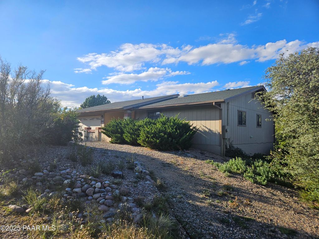 Photo of 11496 E Western Sunset Drive, Dewey-Humboldt, AZ 86327 (MLS # 1077375)