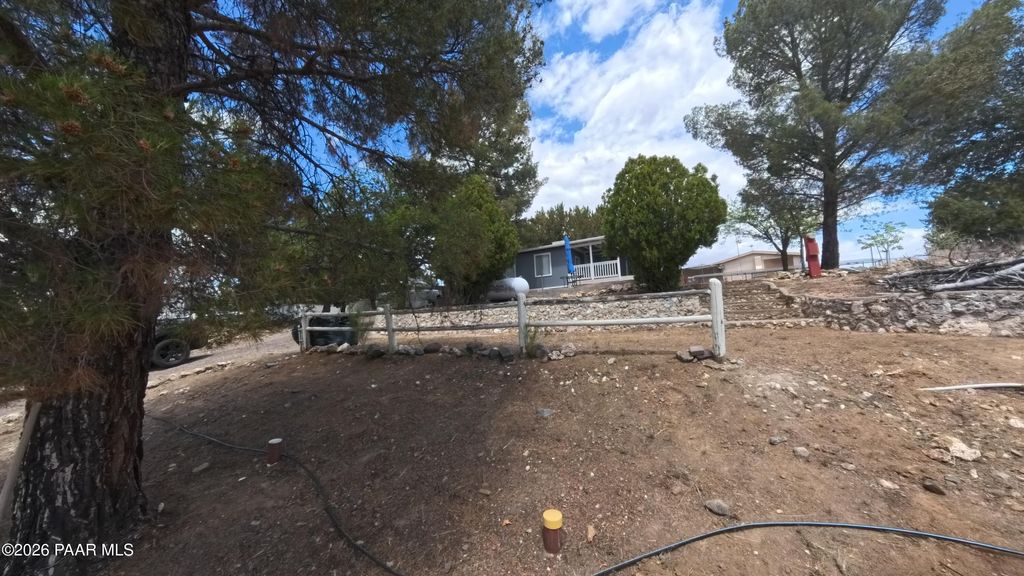 Photo of 20926 E Stagecoach Trail, Mayer, AZ 86333 (MLS # 1081502)
