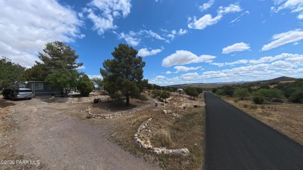 Photo of 20926 E Stagecoach Trail, Mayer, AZ 86333 (MLS # 1081502)