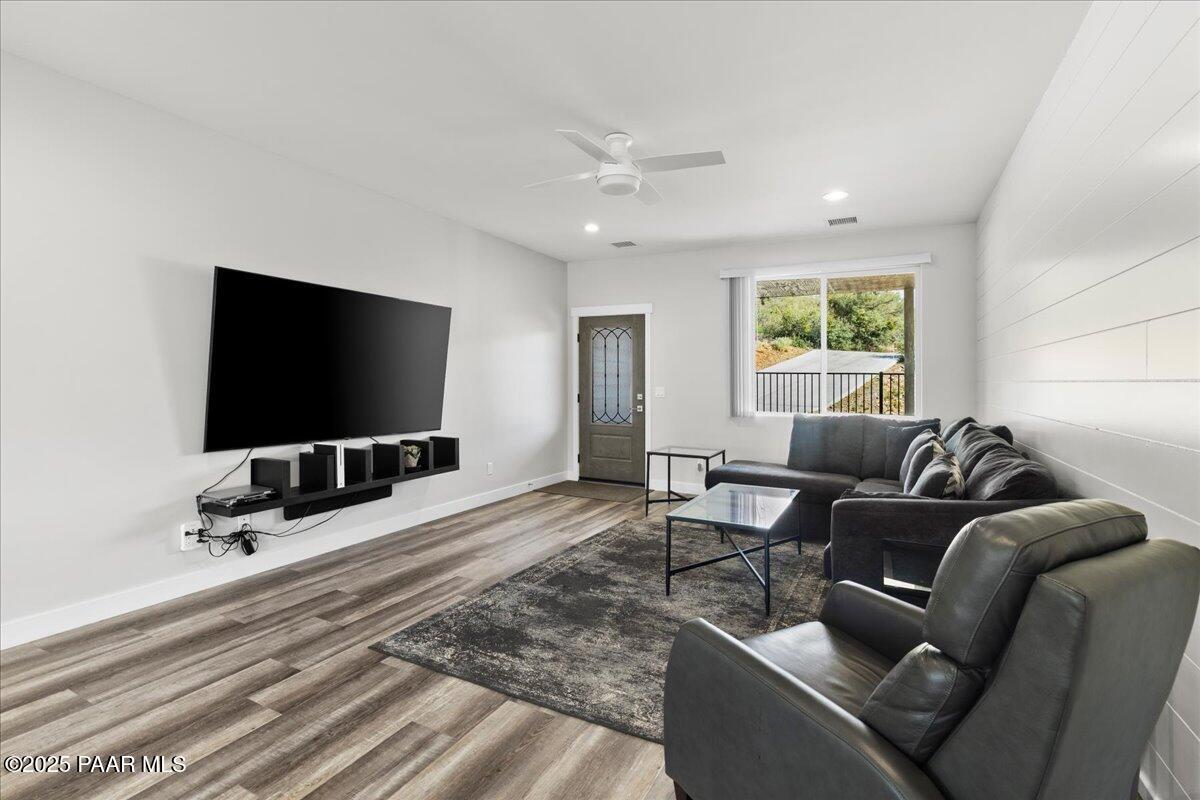 1589 N Douglas Drive