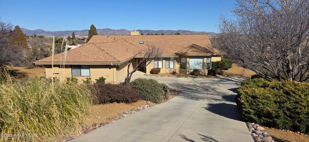 Photo of 11592 E Horseshoe Lane, Dewey-Humboldt, AZ 86327 (MLS # 1079149)