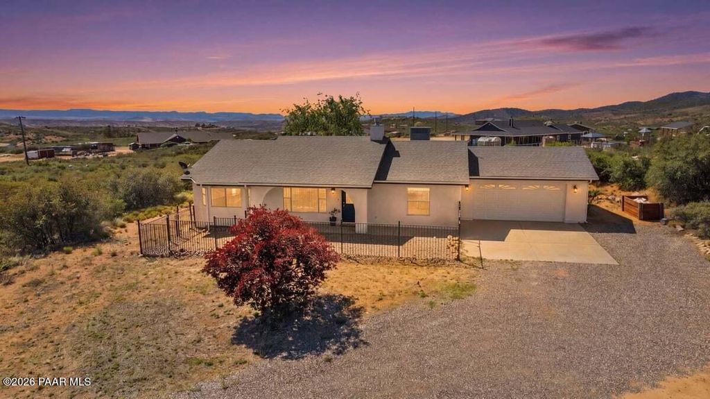 Photo of 17313 E Lions Crossing Rd, Dewey-Humboldt, AZ 86327 (MLS # 1081551)
