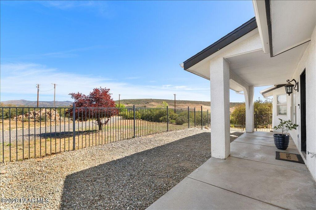 Photo of 17313 E Lions Crossing Rd, Dewey-Humboldt, AZ 86327 (MLS # 1081551)