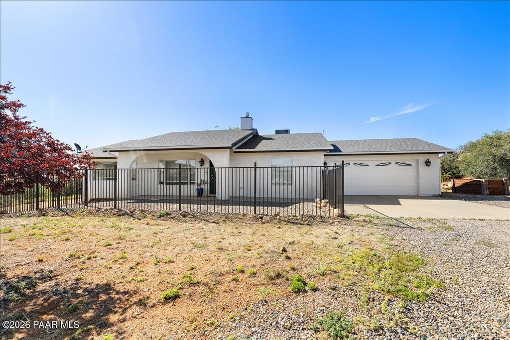 Photo of 17313 E Lions Crossing Rd, Dewey-Humboldt, AZ 86327 (MLS # 1081551)