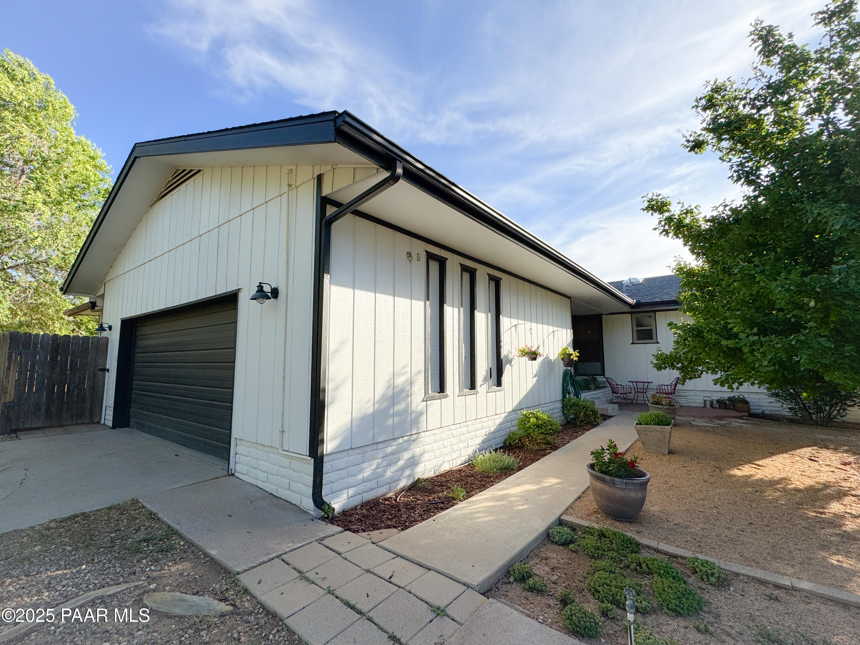 1461 W Cliff Rose Road