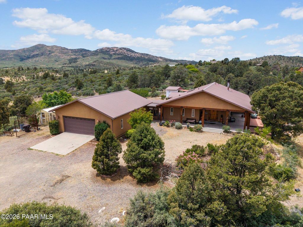 Photo of 17495 W Ravens Nook, Peeples Valley, AZ 86332 (MLS # 1081992)