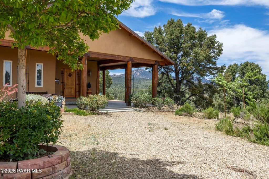 Photo of 17495 W Ravens Nook, Peeples Valley, AZ 86332 (MLS # 1081992)