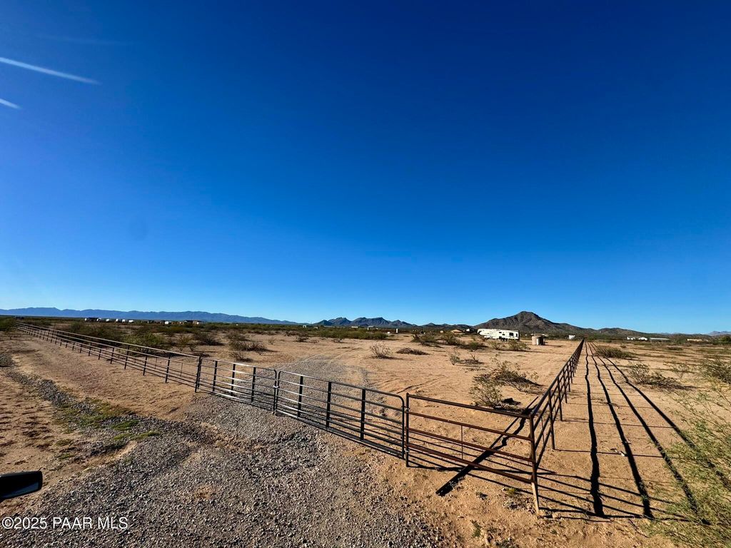 Photo of Xx00n W Bays Road, Wickenburg, AZ 85390 (MLS # 1077372)