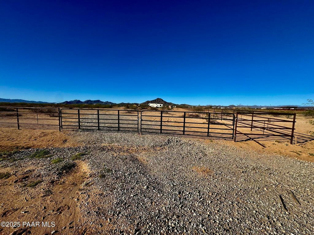Photo of Xx00n W Bays Road, Wickenburg, AZ 85390 (MLS # 1077372)