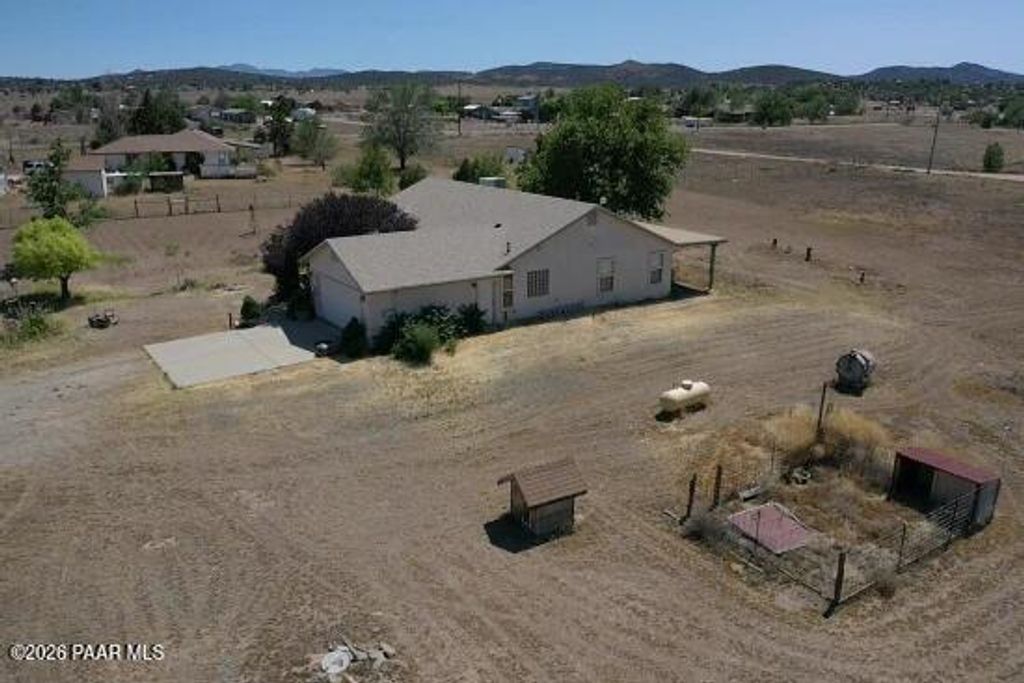 Photo of 21800 N Windy Hill Lane, Paulden, AZ 86334 (MLS # 1083457)