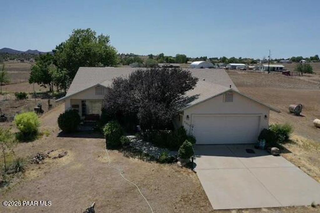 Photo of 21800 N Windy Hill Lane, Paulden, AZ 86334 (MLS # 1083457)