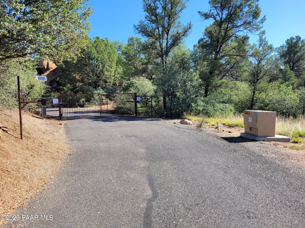 Photo of 0 N Cougar Canyon Road, Prescott, AZ 86305 (MLS # 1080168)