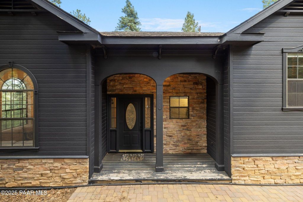 Photo of 8046 S Millsite Drive, Prescott, AZ 86303 (MLS # 1079964)