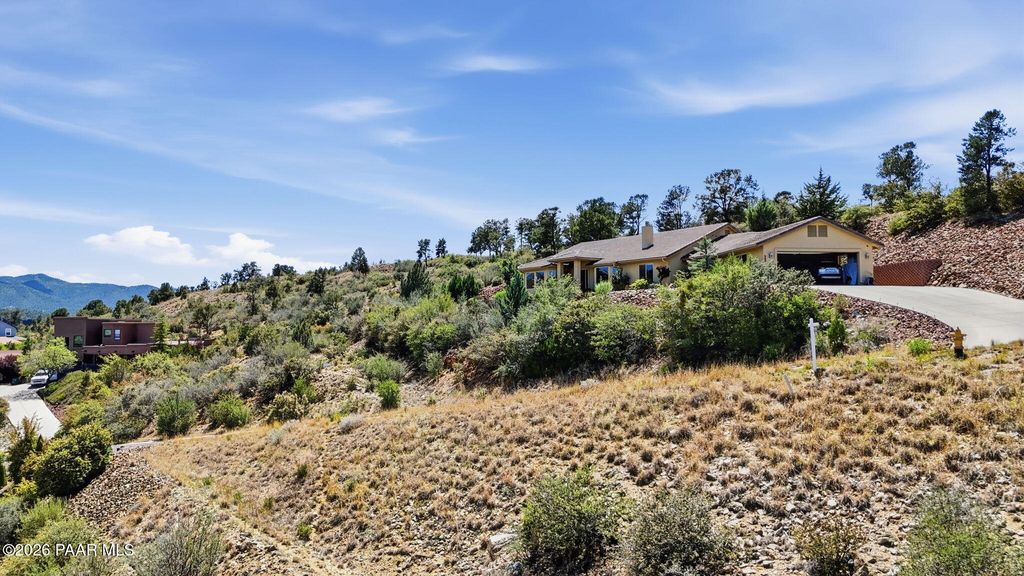 Photo of 965 N Hunter Ridge Road, Prescott, AZ 86303 (MLS # 1081804)