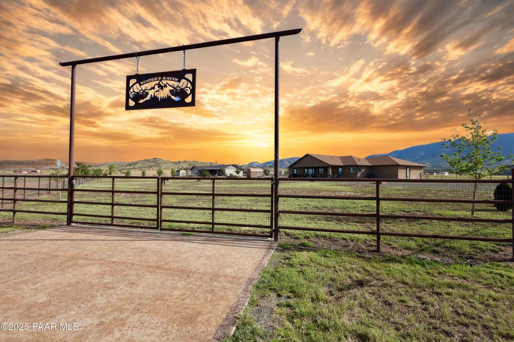 Photo of 9860 N Loper Road, Prescott Valley, AZ 86315 (MLS # 1076888)