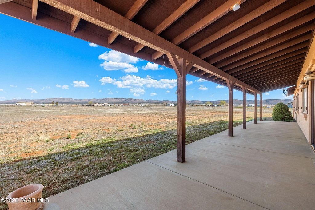 Photo of 3925 W Harvest Way, Paulden, AZ 86334 (MLS # 1080222)