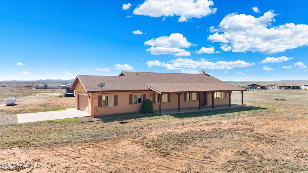 Photo of 3925 W Harvest Way, Paulden, AZ 86334 (MLS # 1080222)