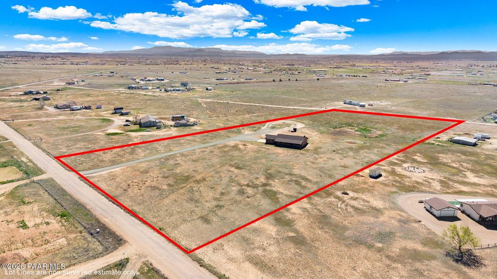 Photo of 3925 W Harvest Way, Paulden, AZ 86334 (MLS # 1080222)