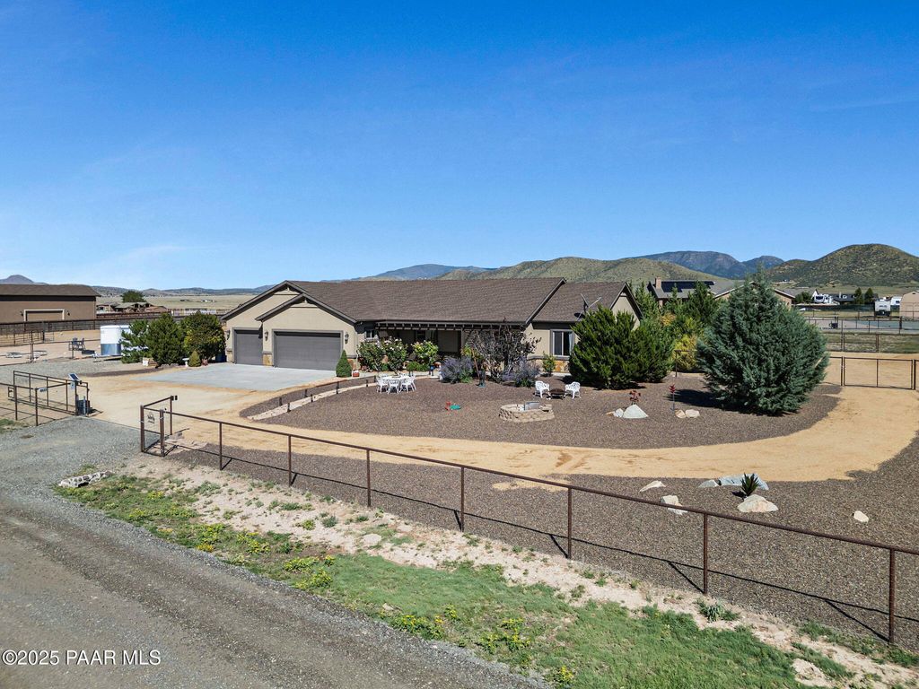 Photo of 8833 N Grass Valley Lane, Prescott Valley, AZ 86315 (MLS # 1076733)