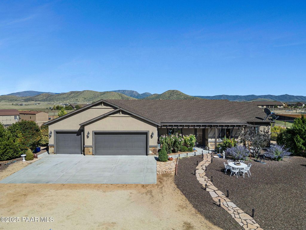 Photo of 8833 N Grass Valley Lane, Prescott Valley, AZ 86315 (MLS # 1076733)