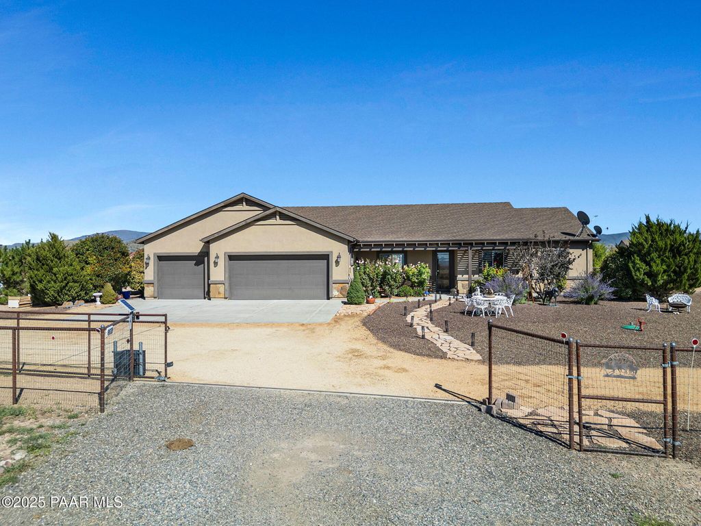 Photo of 8833 N Grass Valley Lane, Prescott Valley, AZ 86315 (MLS # 1076733)