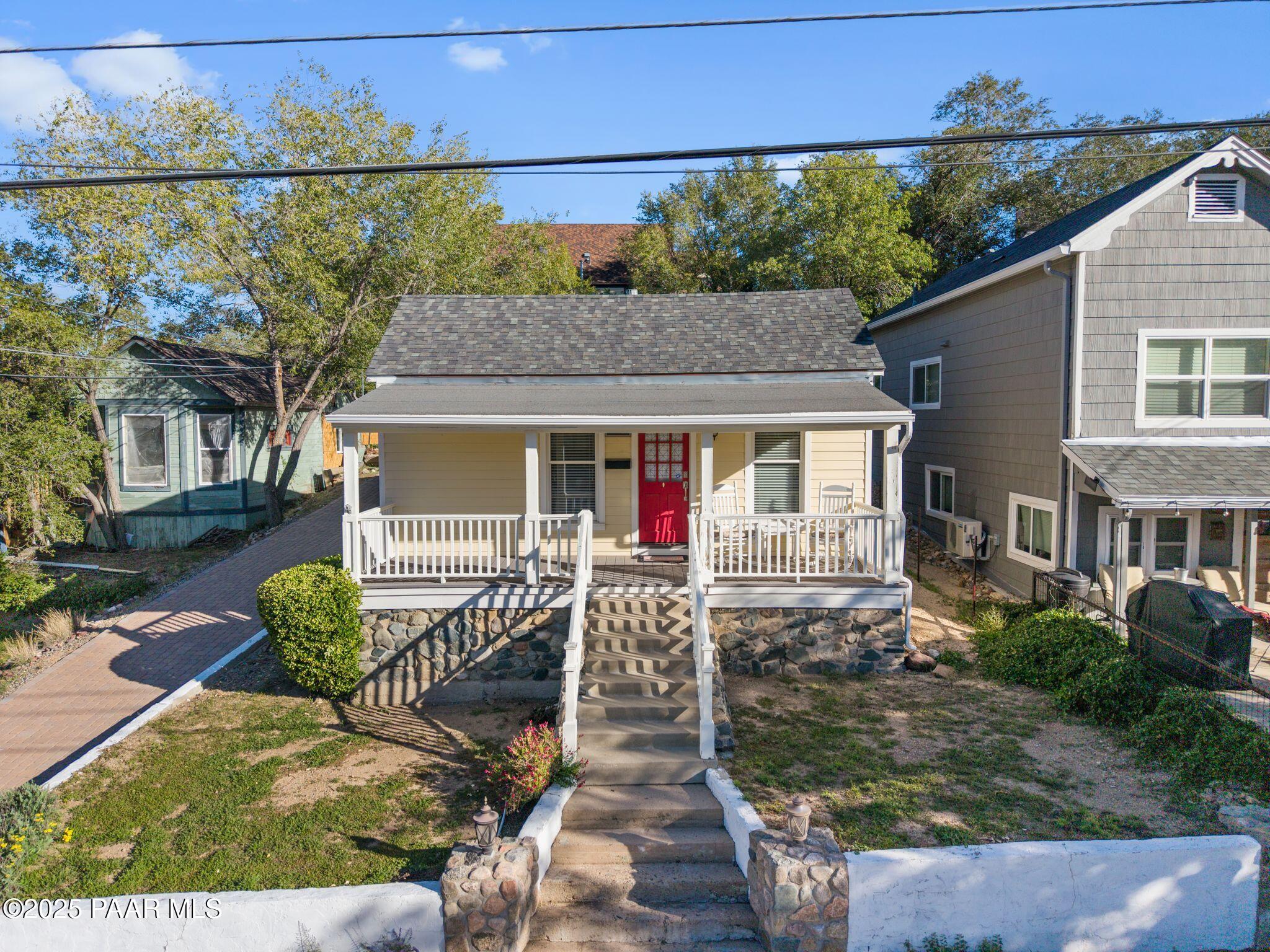 216 E Goodwin Street