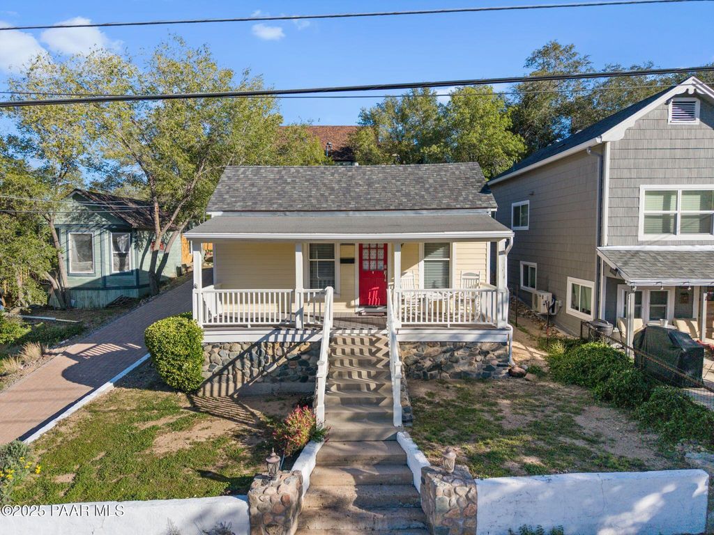 Photo of 216 E Goodwin Street, Prescott, AZ 86303 (MLS # 1077253)