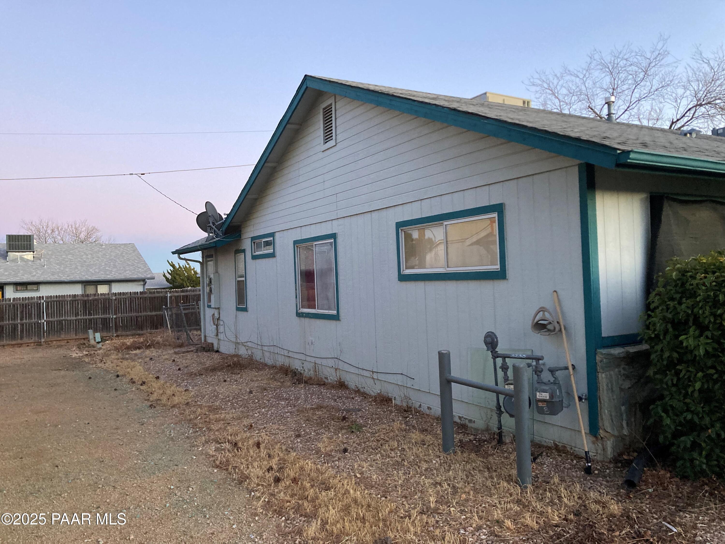 3233 N Hedgewood Drive