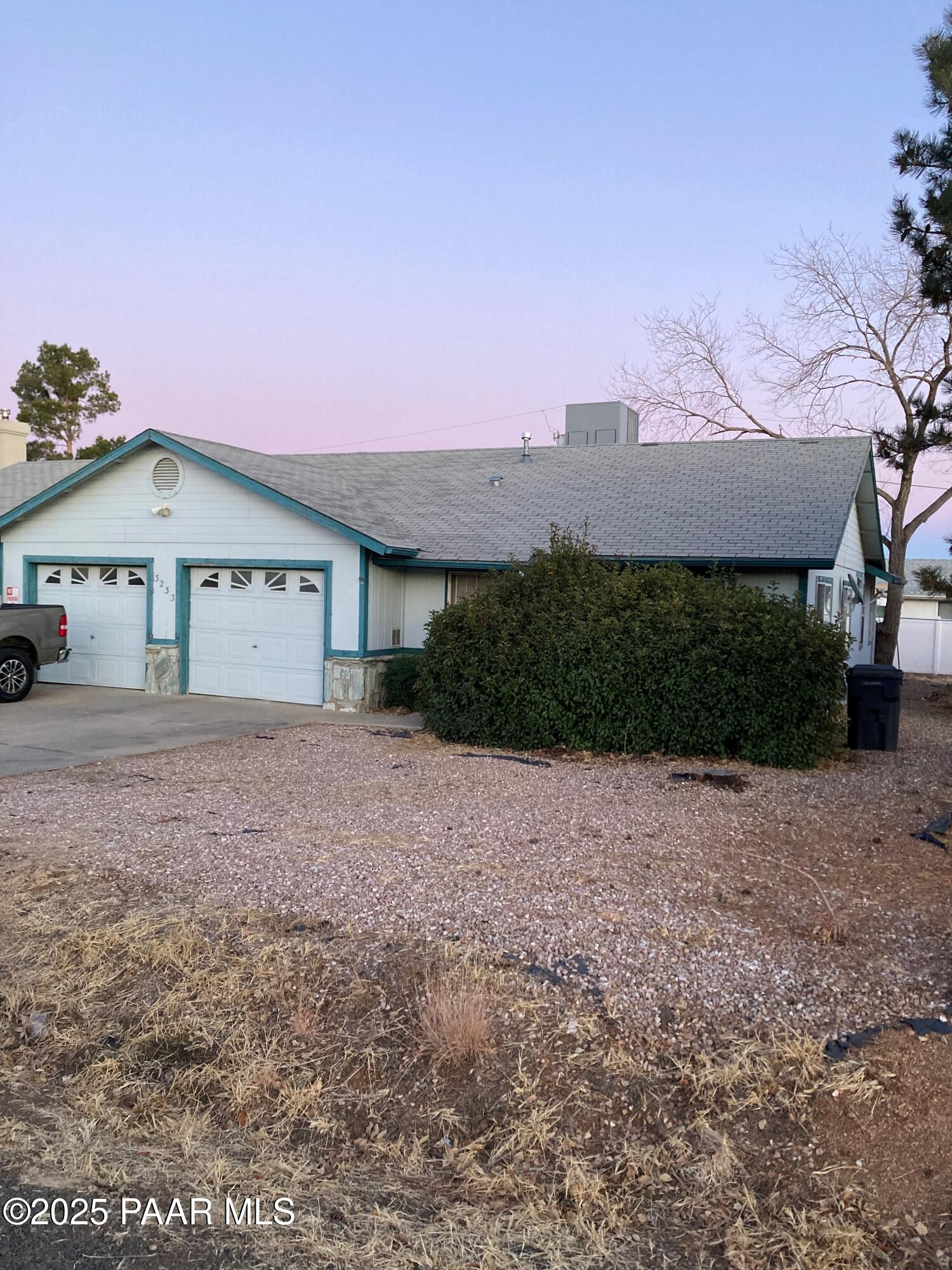 3233 N Hedgewood Drive