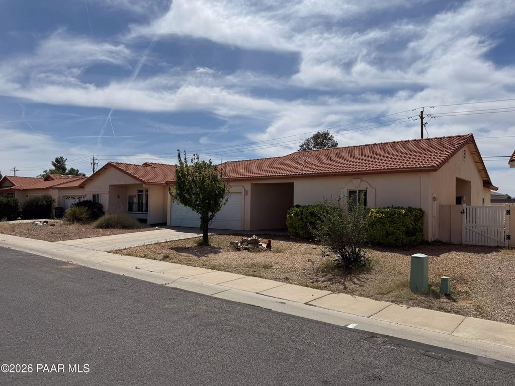 Photo of 3562 Heather Avenue, Kingman, AZ 86401 (MLS # 1081135)