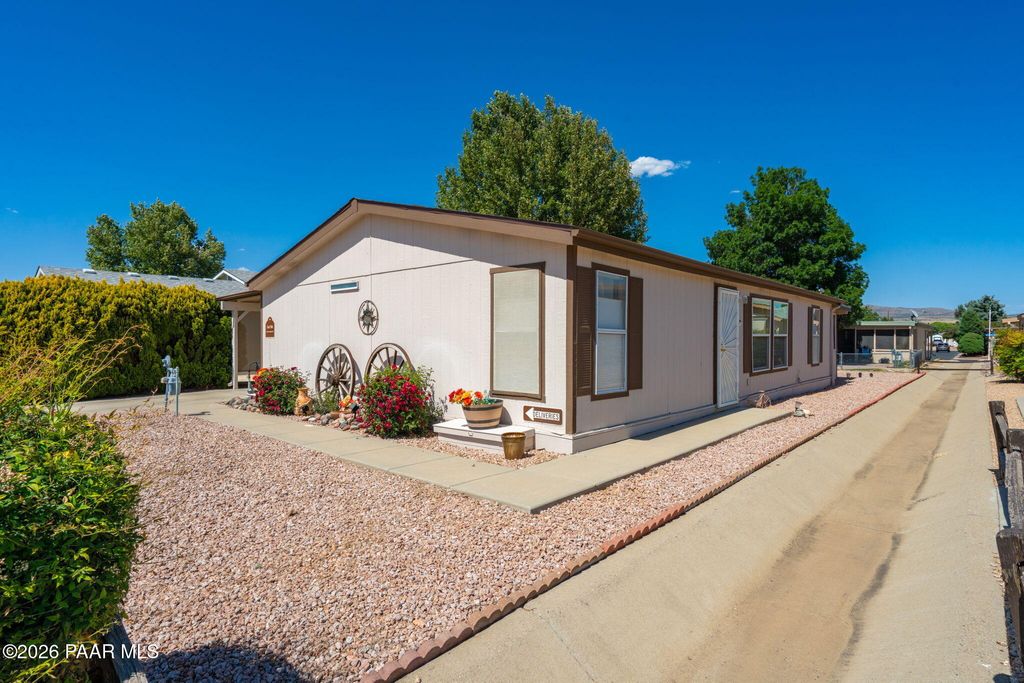 Photo of 633 N Vermillion Drive, Dewey-Humboldt, AZ 86327 (MLS # 1082058)