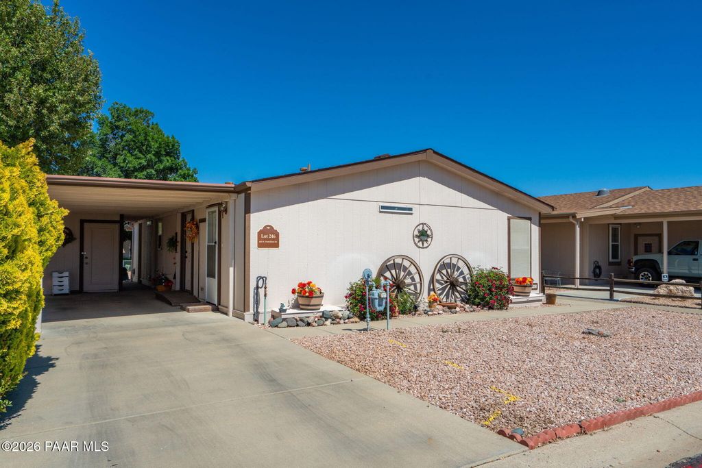 Photo of 633 N Vermillion Drive, Dewey-Humboldt, AZ 86327 (MLS # 1082058)